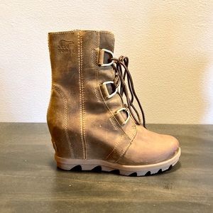 Sorel Joan of Arctic II Brown wedge boots sz 5.5